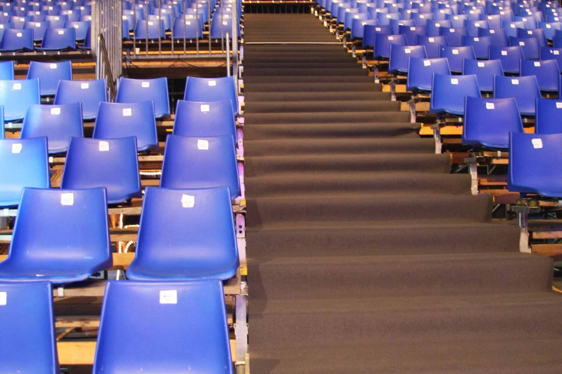 Bender Tribünen, Bühnen und Stadien für Business Veranstaltungen Events Messen335